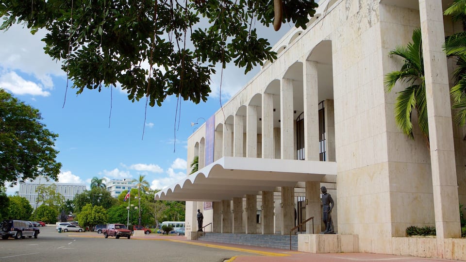 Plaza de la Cultura which includes a square or plaza