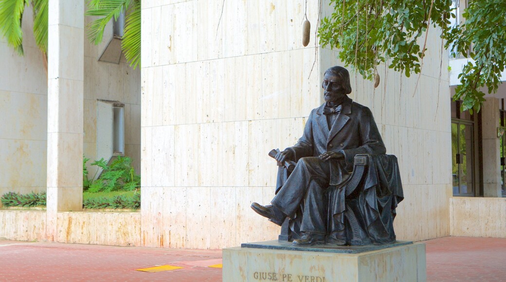Plaza de la Cultura som viser en statue eller en skulptur