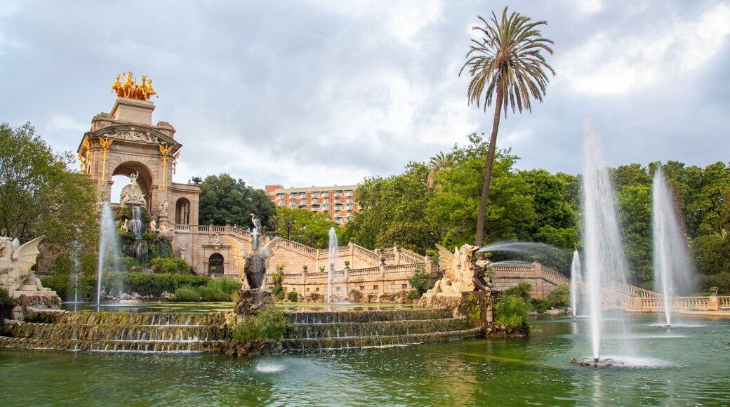 Parc de la Ciutadella featuring a fountain and a pond
