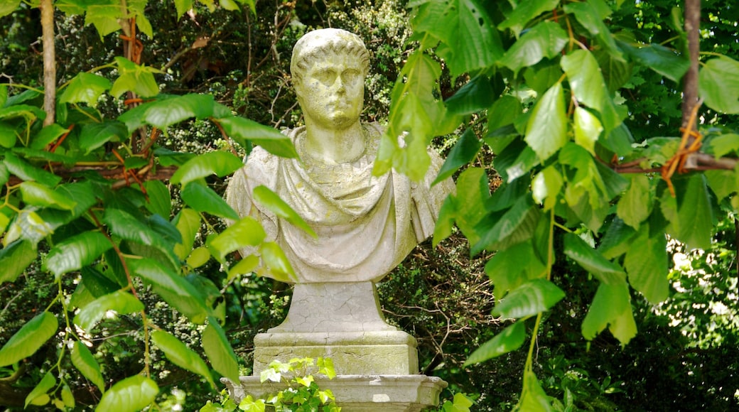 Brussels Park featuring a statue or sculpture and a garden