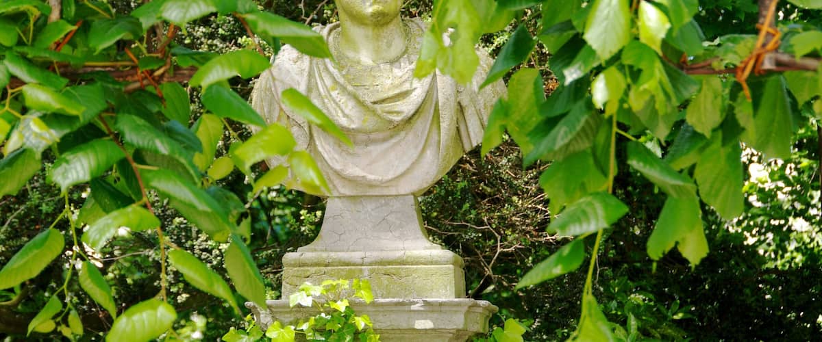 Brussels Park featuring a statue or sculpture and a garden