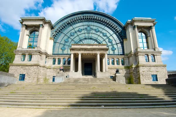 Jubelpark welches beinhaltet Verwaltungsgebäude und historische Architektur