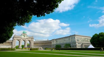 Jubilee Park featuring a monument, heritage architecture and a garden
