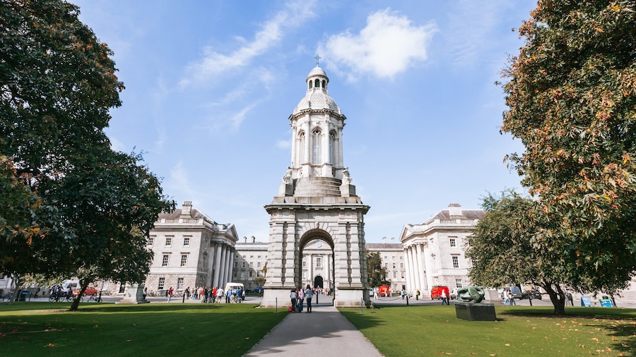 Trinity College showing heritage architecture and a park