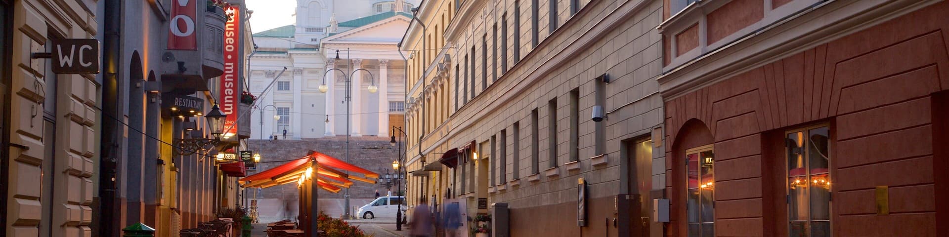 Senate Square showing street scenes