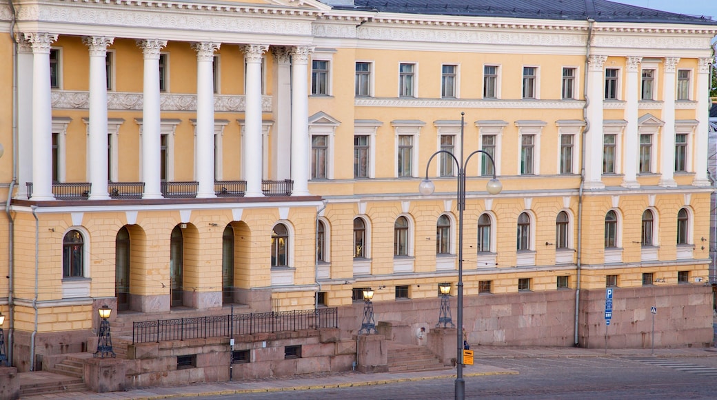 Senats-torget som inkluderer torg eller plass