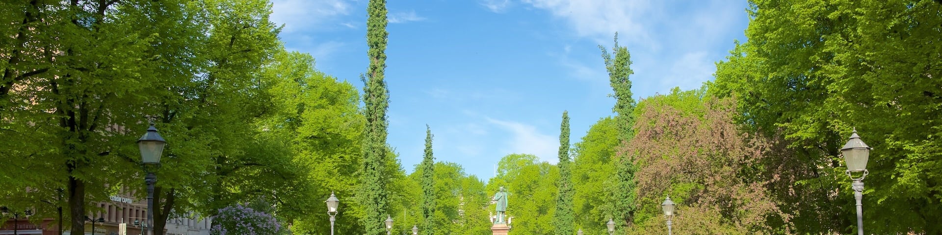Esplanadi which includes a garden as well as a couple