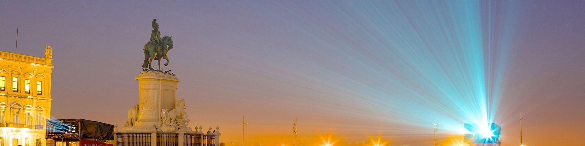 Praça do Comércio montrant statue ou sculpture, square ou place et ville