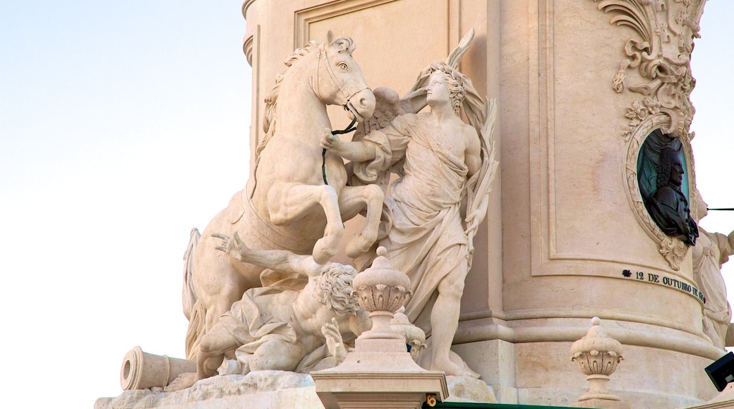 Praça do Comércio mit einem Statue oder Skulptur
