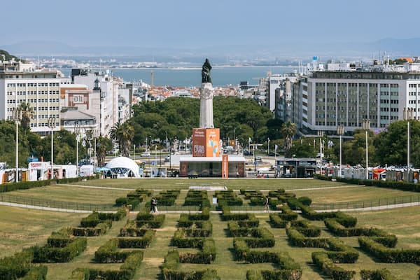 Eduardo VII Park featuring a park, a monument and landscape views