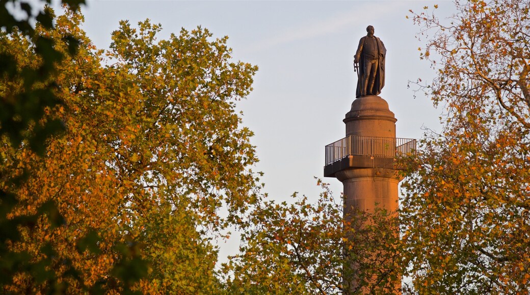セント ジェームズ パーク どの含み 夕焼け と 像あるいは彫刻