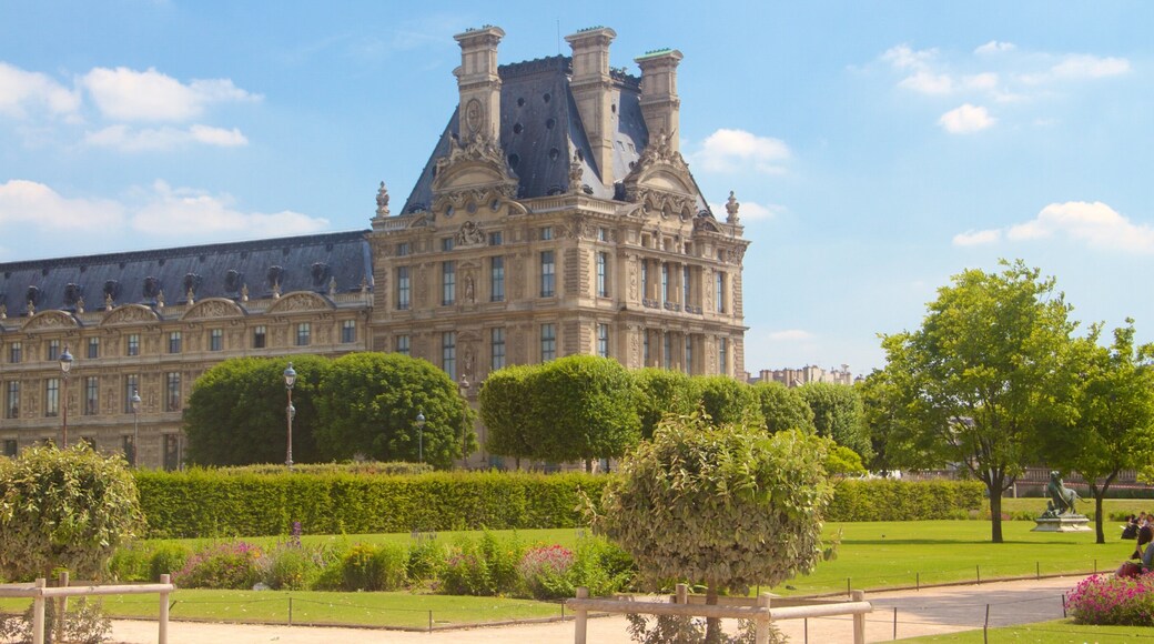 Giardini di Tuileries mostrando oggetti d\'epoca, parco e architettura d\'epoca