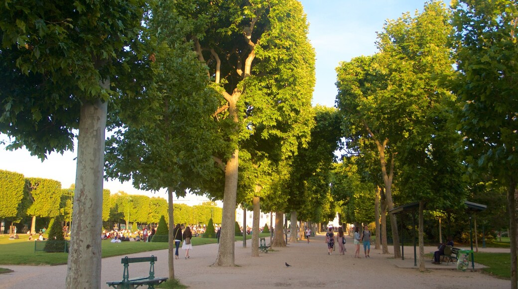 Champ de Mars which includes a park