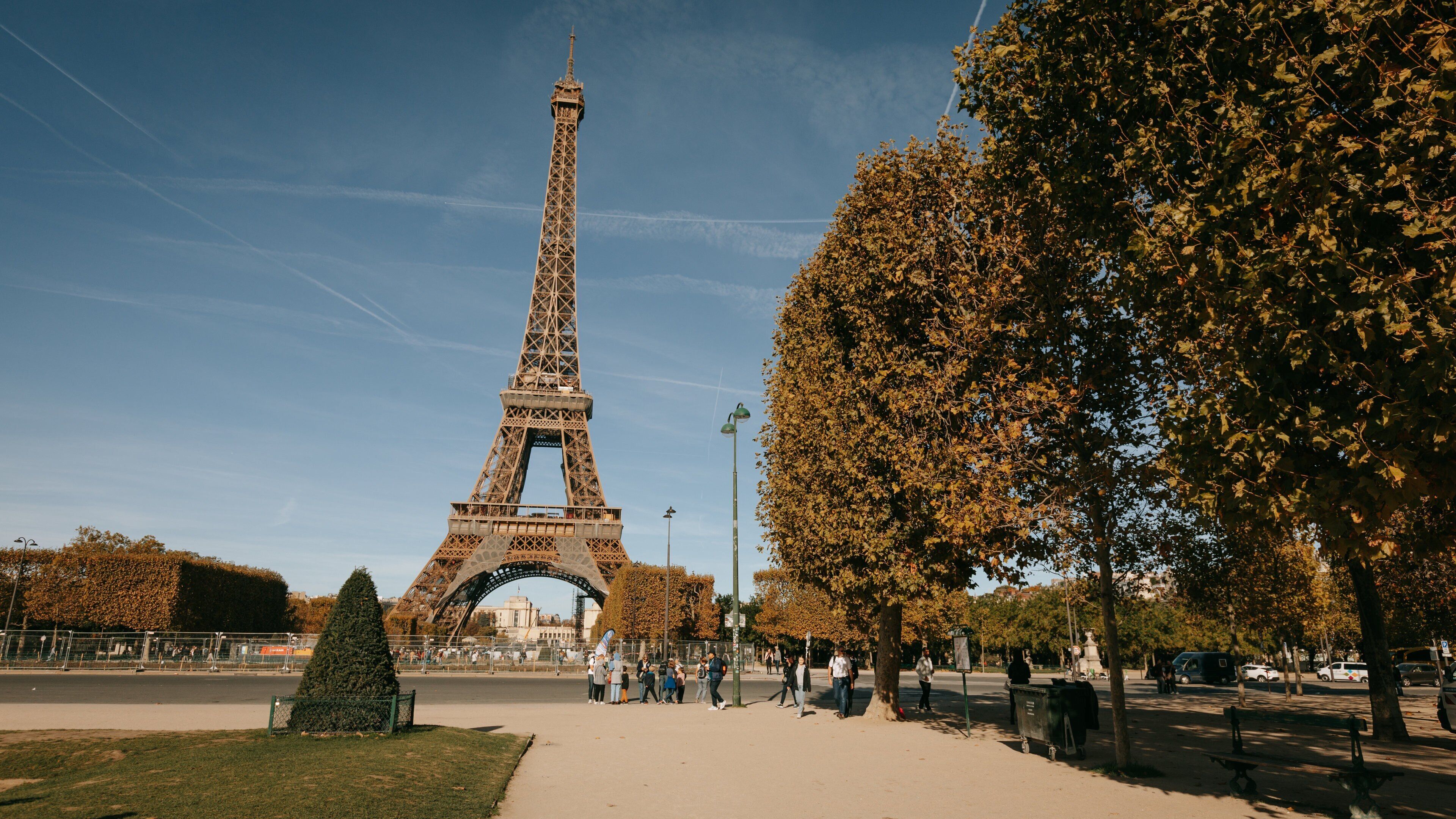 Champ de Mars which includes a monument
