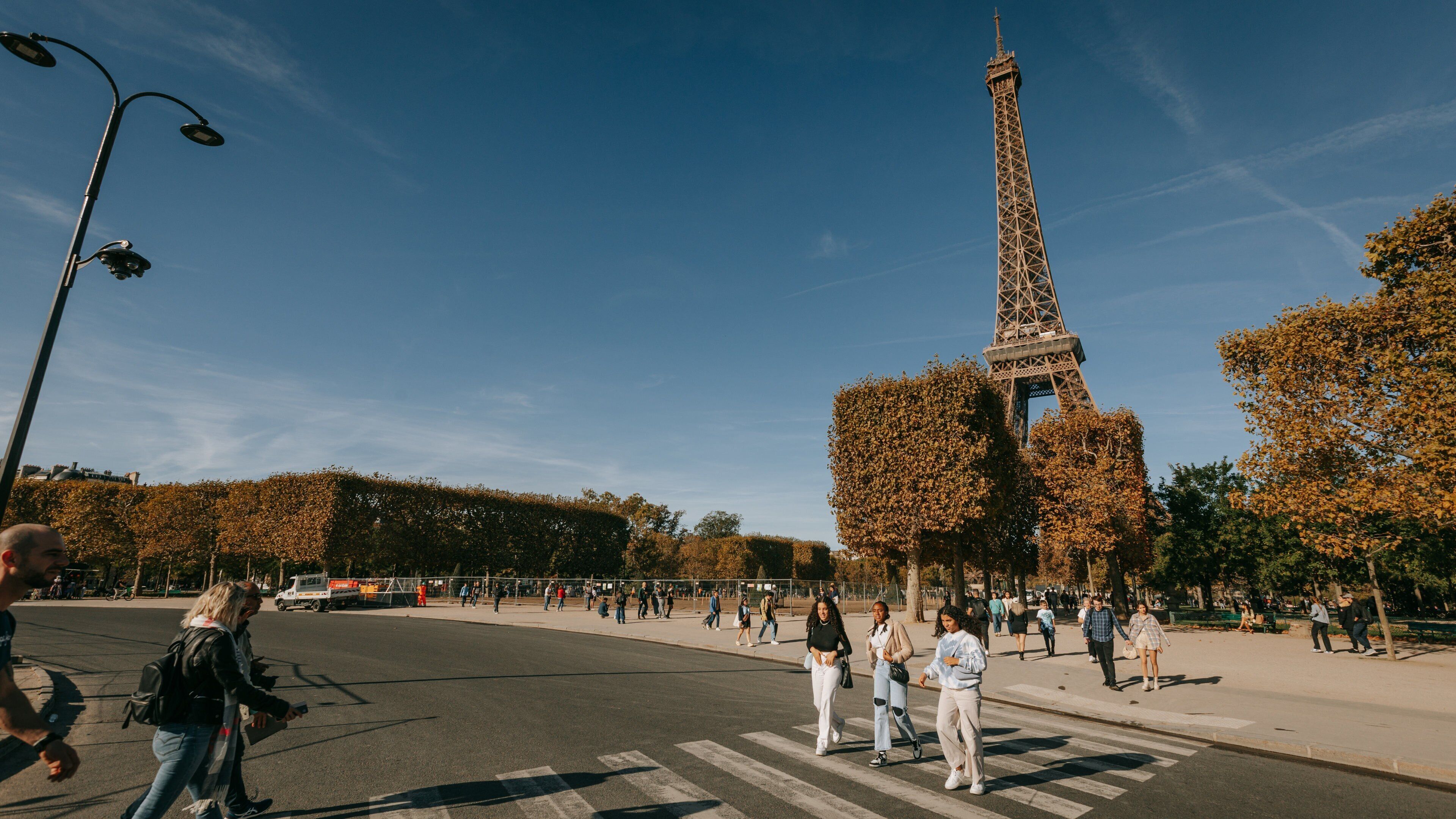 Champ de Mars featuring a monument and street scenes
