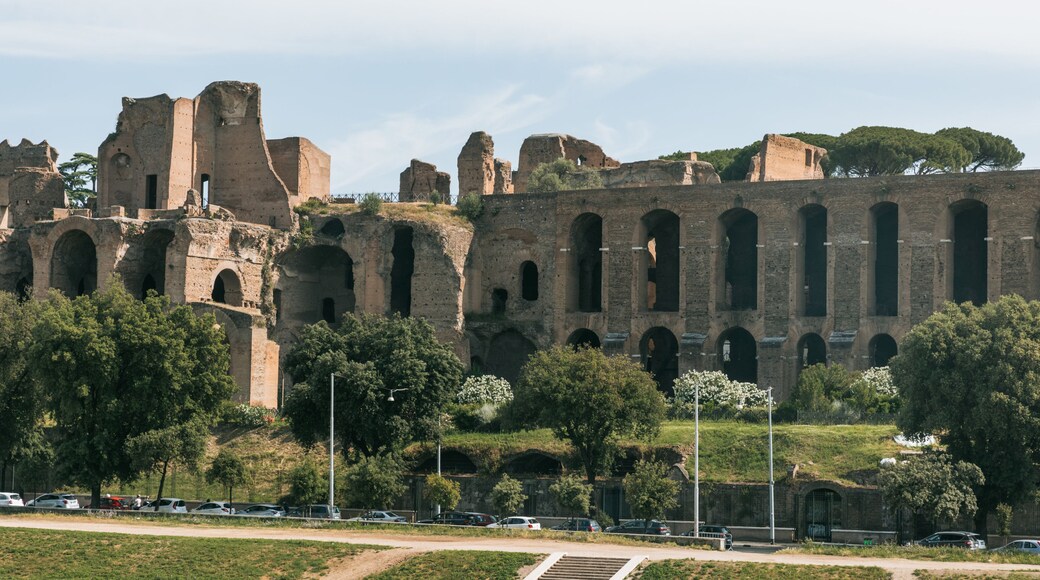 Circus Maximus which includes heritage architecture and a ruin
