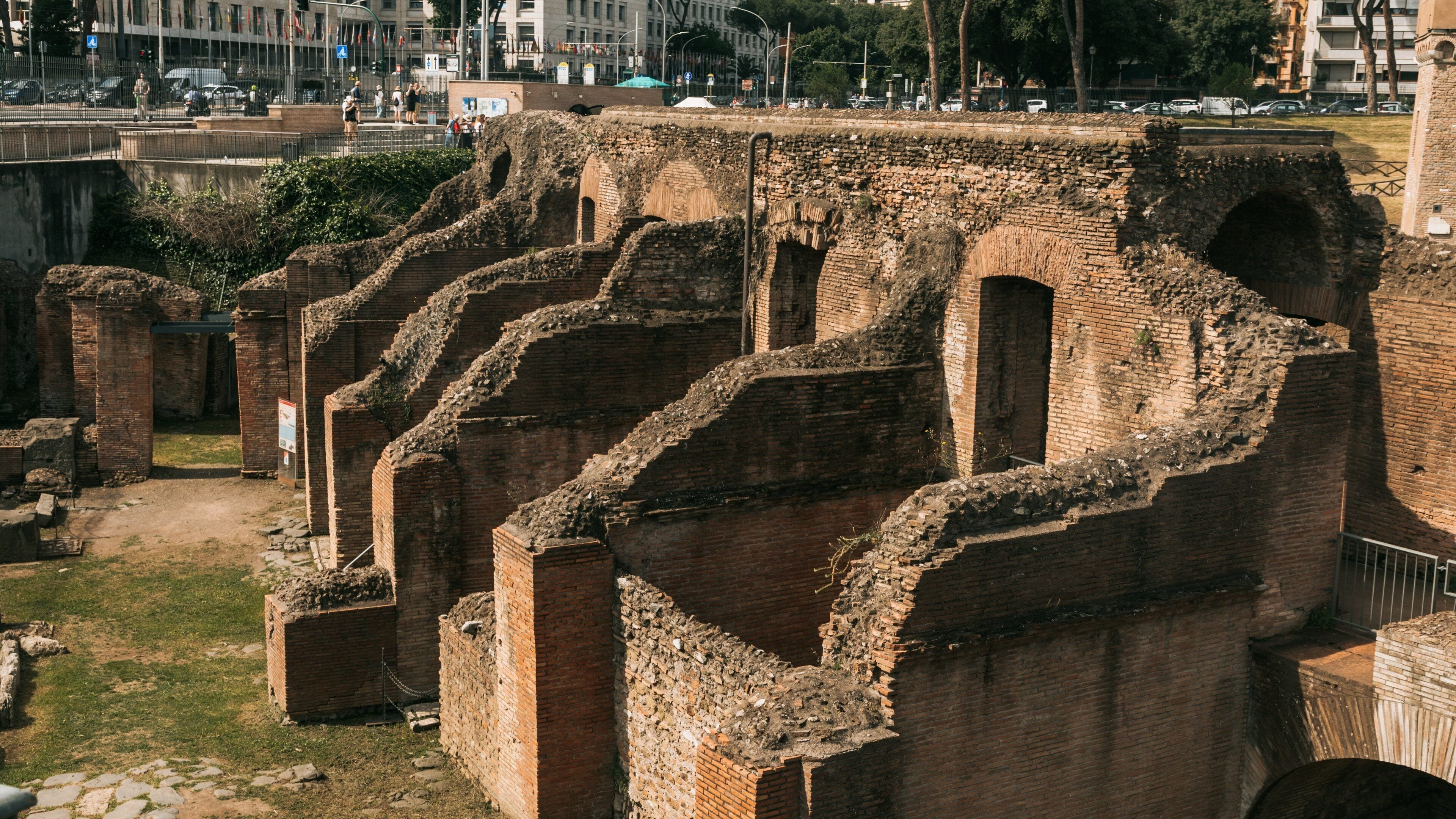 Circus Maximus featuring building ruins and heritage elements