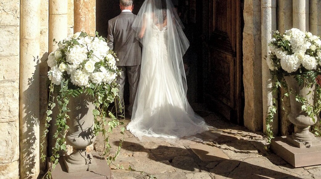 This building is indexed in the Base Mérimée, a database of architectural heritage maintained by the French Ministry of Culture, under the reference PA00080901 .