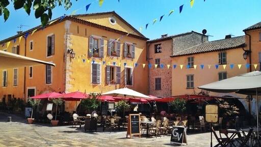 There's a scene in the movie French Kiss, filmed in Valbonne, where Kevin Kline (as Luc) and Meg Ryan (as Kate) make their way down a narrow cobblestone street and she exclaims "Beautiful, beautiful, beautiful!" That pretty much sums up the town. The small French village of Valbonne, about 15 minutes north of Cannes, was also used for the scene where Luc fights with his brother in the main village square in front of the Hotel les Armoiries, an old seventeenth century building.