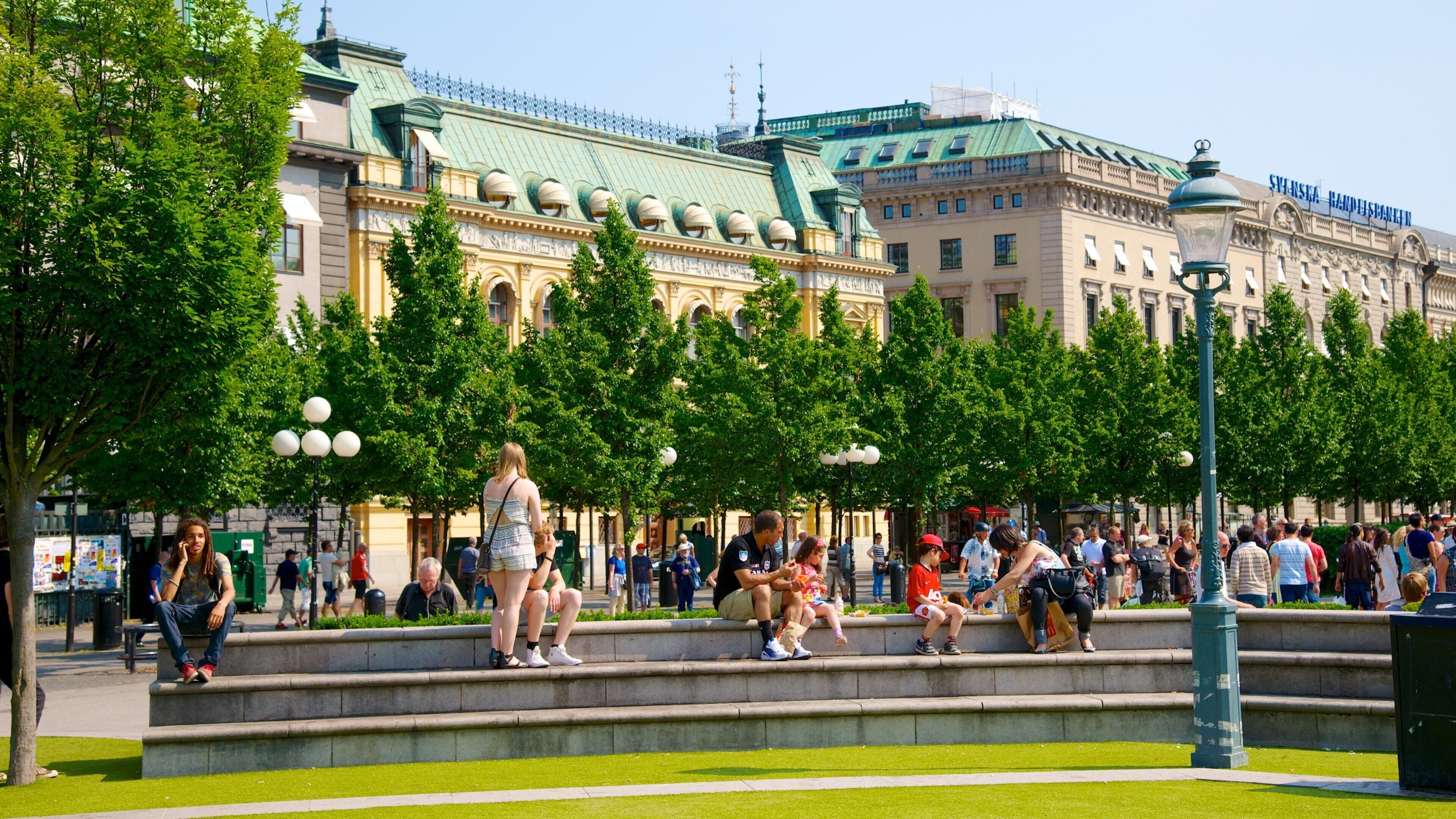 King\'s Garden which includes a garden as well as a large group of people