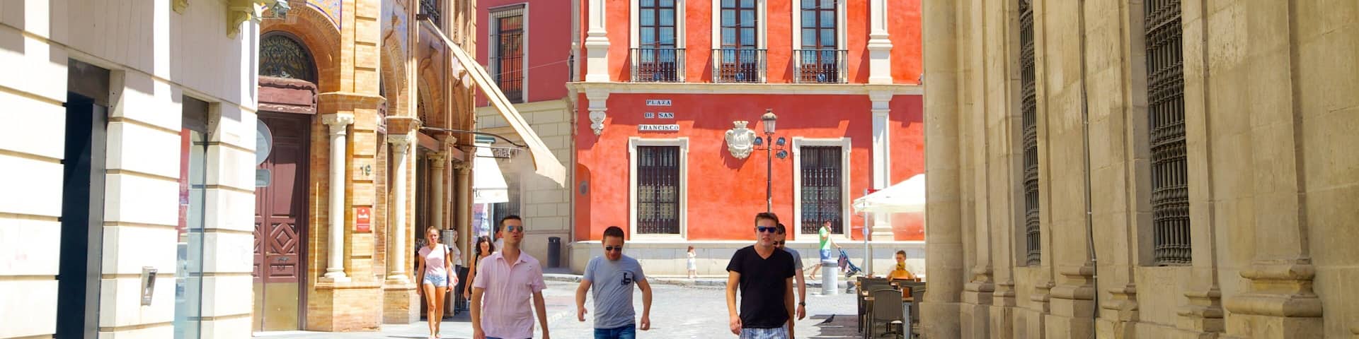 Plaza Nueva showing street scenes, a city and heritage architecture
