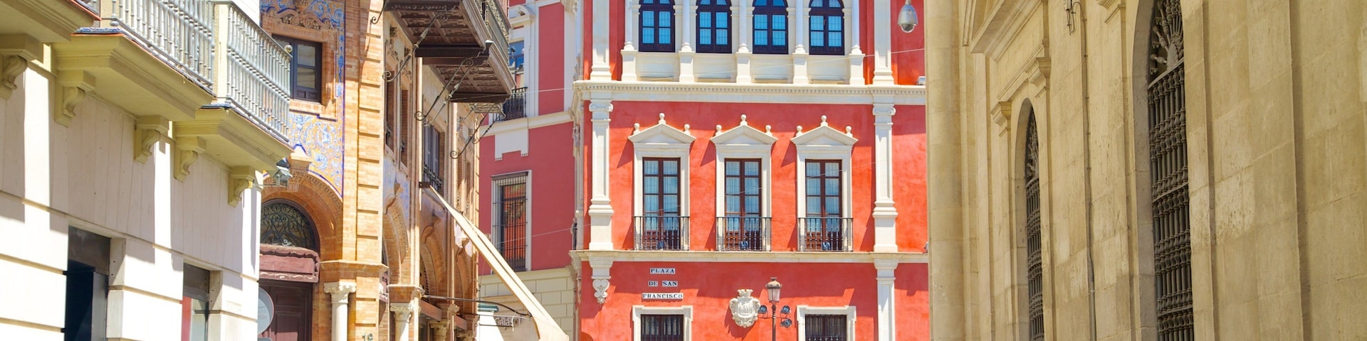 Plaza Nueva showing street scenes, a city and heritage architecture
