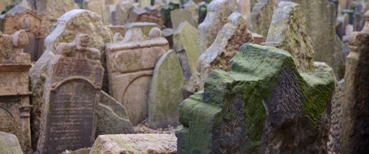 Prague showing a cemetery and a memorial