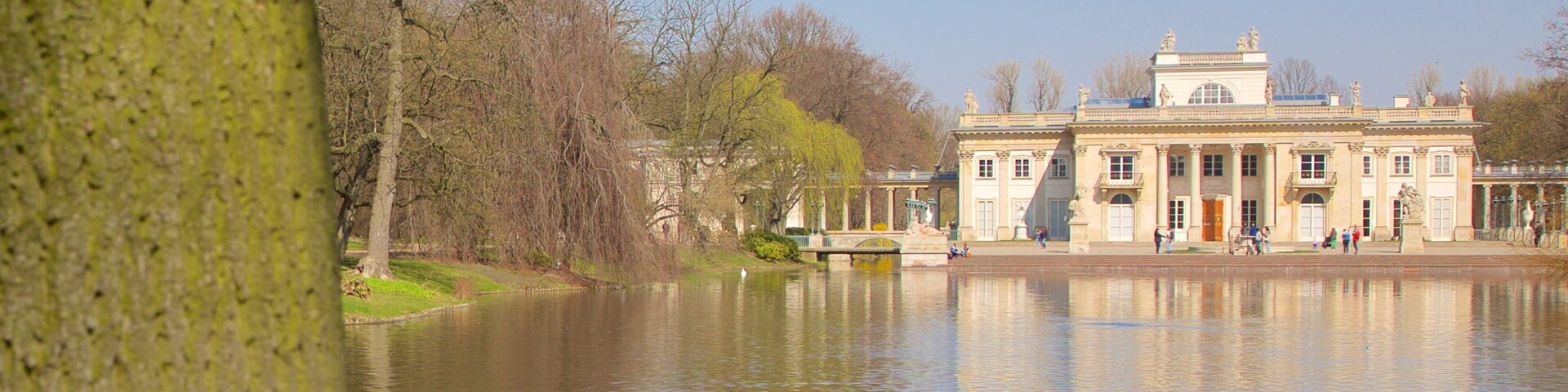 Lazienki Park caracterizando um lago ou charco