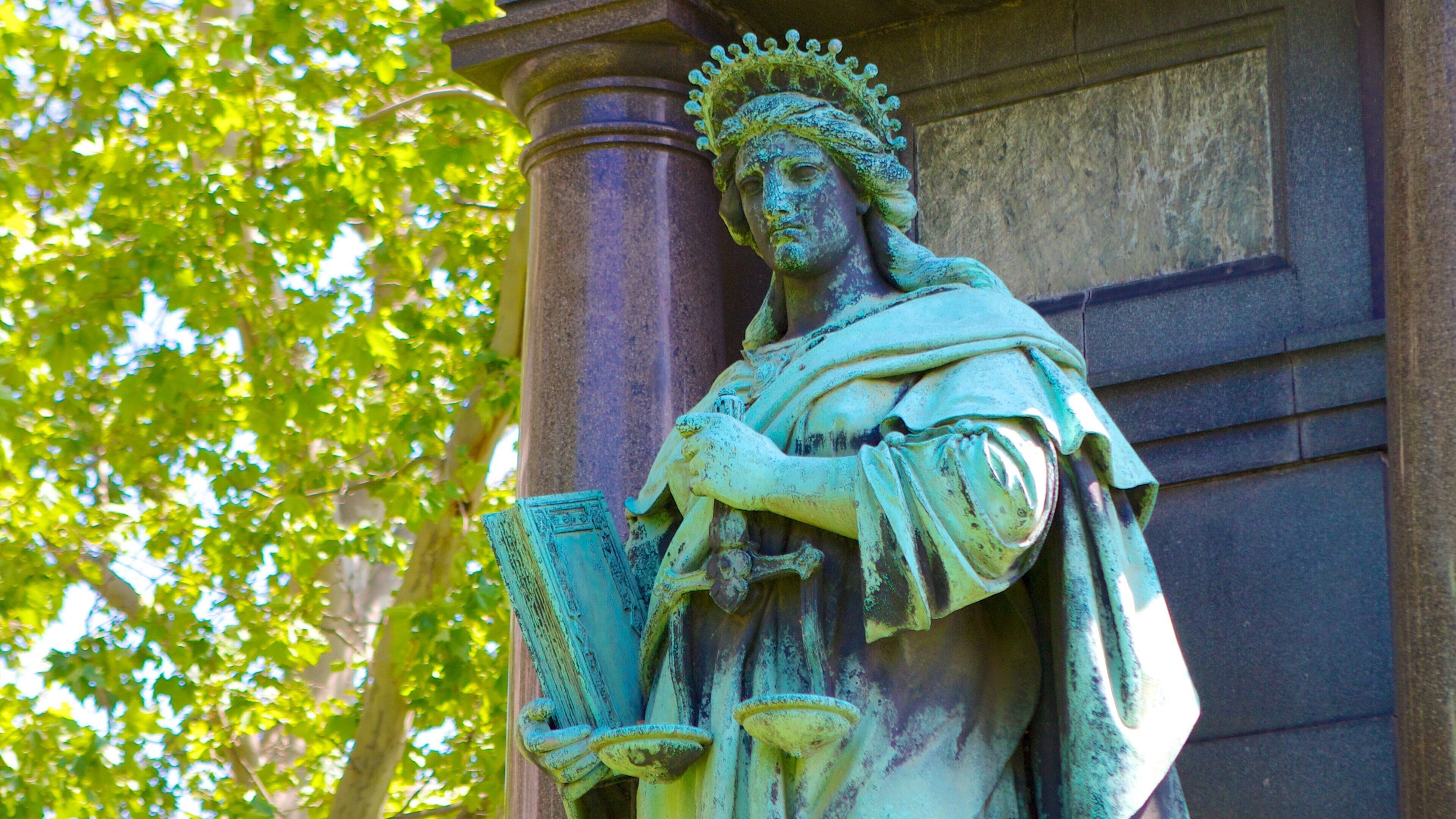 Roosevelt Square showing outdoor art and a statue or sculpture