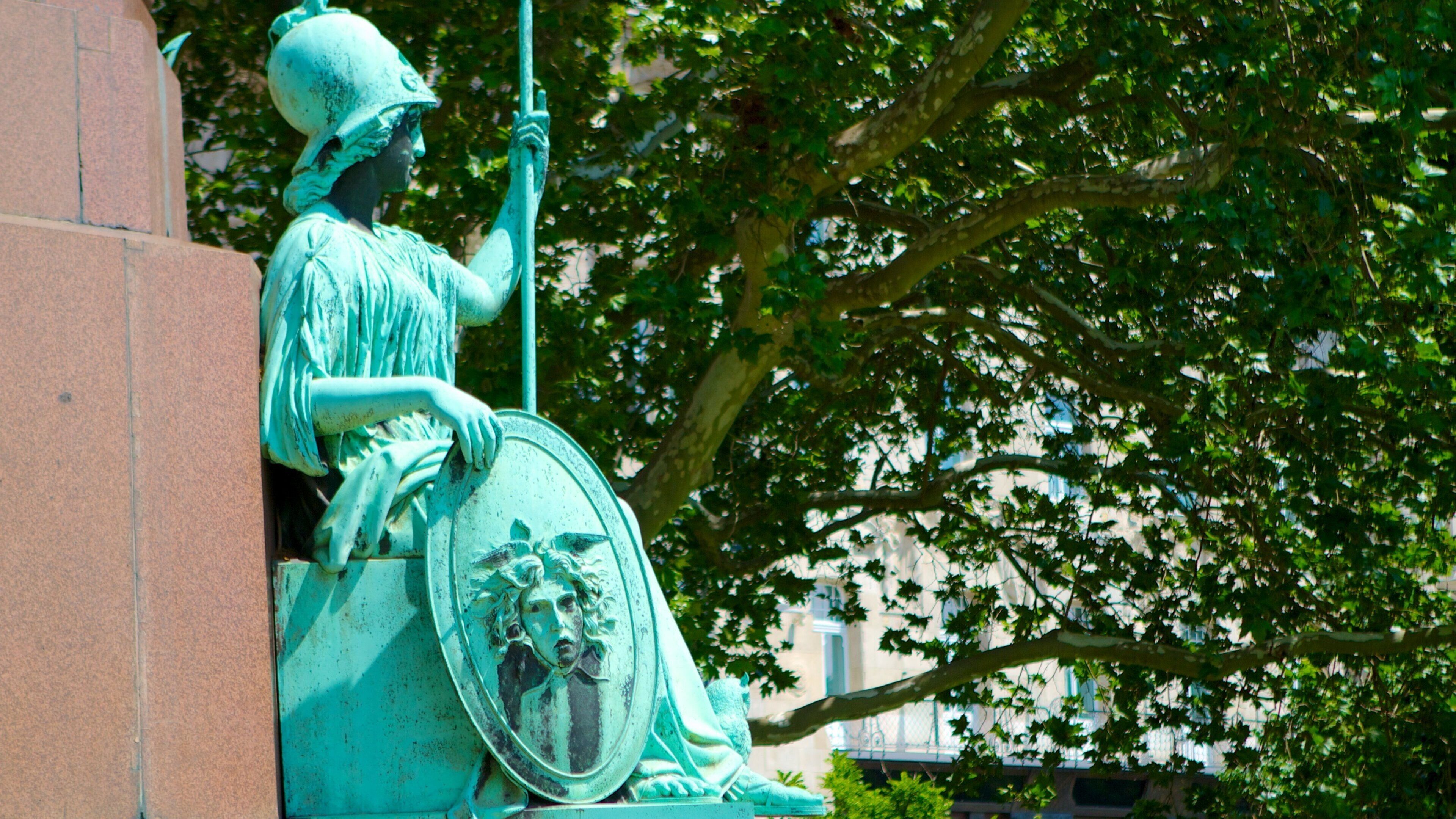 Roosevelt Square showing a statue or sculpture and a park