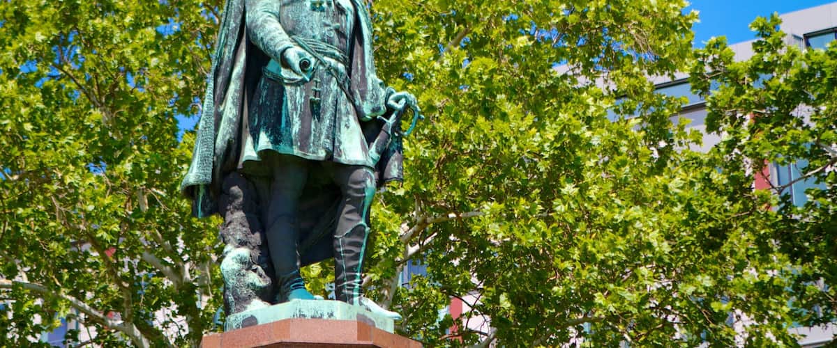 Roosevelt Square which includes a monument, a square or plaza and a statue or sculpture