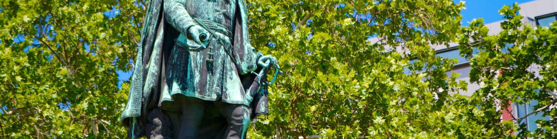 Roosevelt Square which includes a monument, a square or plaza and a statue or sculpture