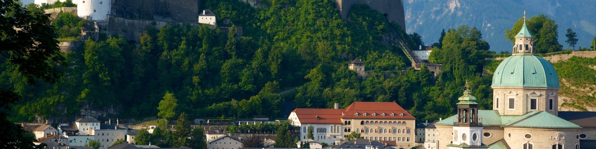 Montaña Kapuzinerberg mostrando arquitectura patrimonial, una ciudad y elementos patrimoniales