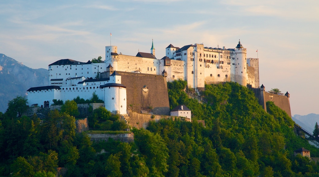 Kapuzinerberg mit einem Palast oder Schloss und historische Architektur