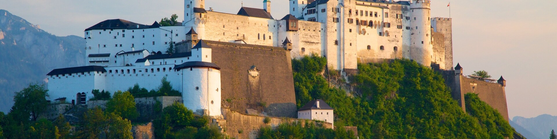 Kapuzinerberg showing heritage architecture and a castle