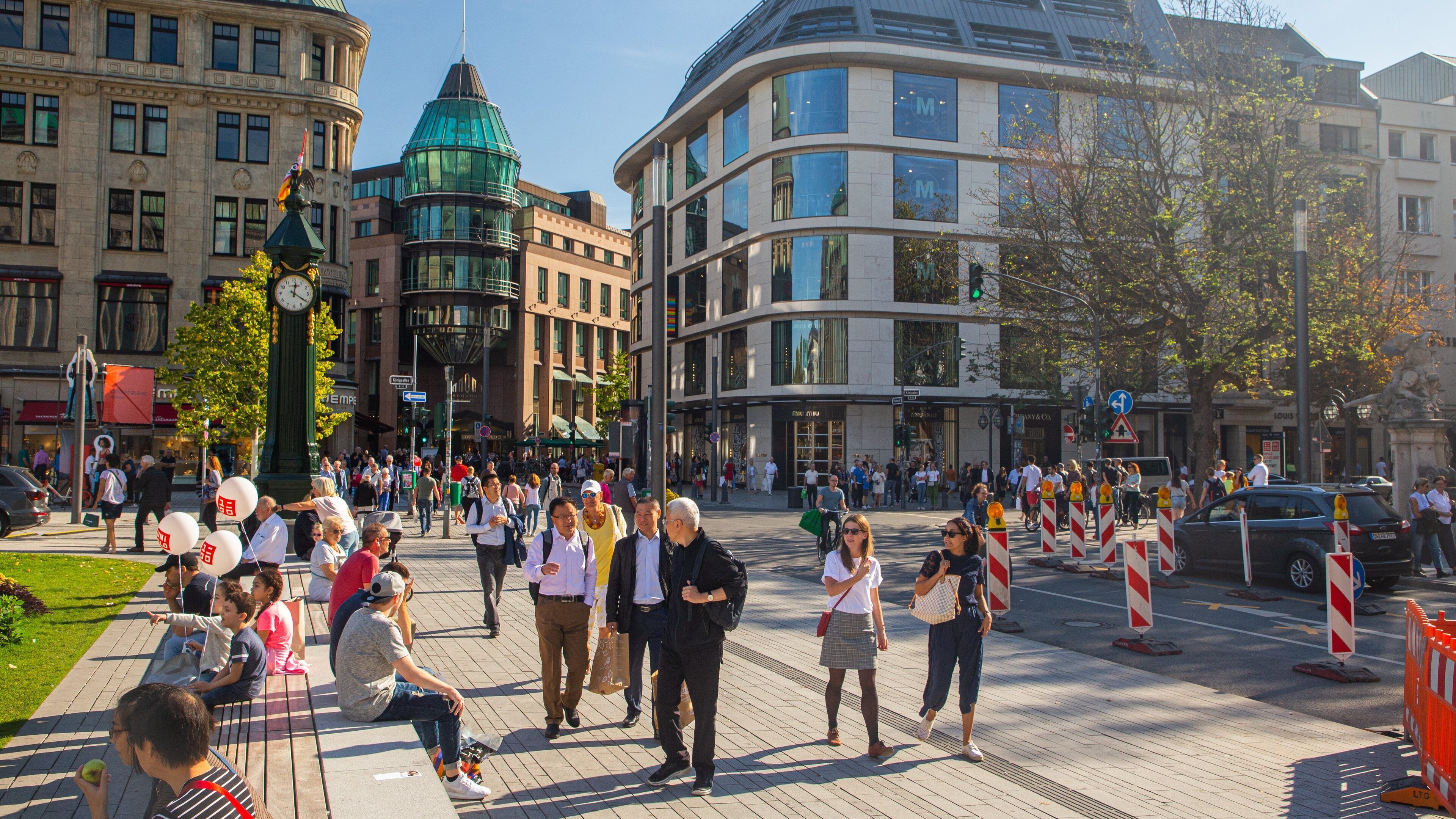 Hofgarten featuring street scenes and a city