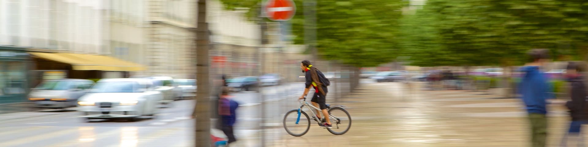 Plaza Bellecour ofreciendo ciclismo y también un hombre