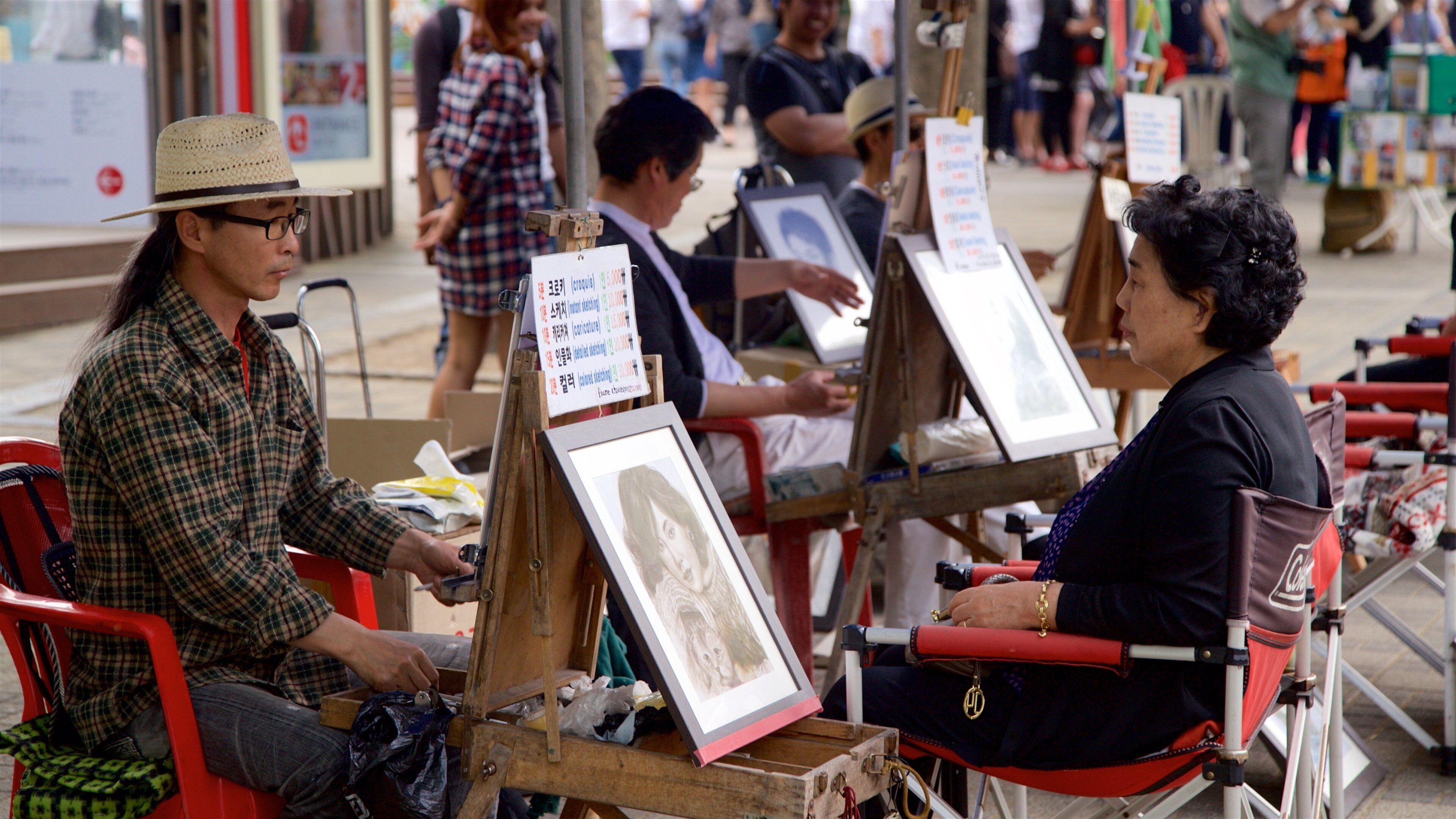 Namsan Park showing art as well as a couple