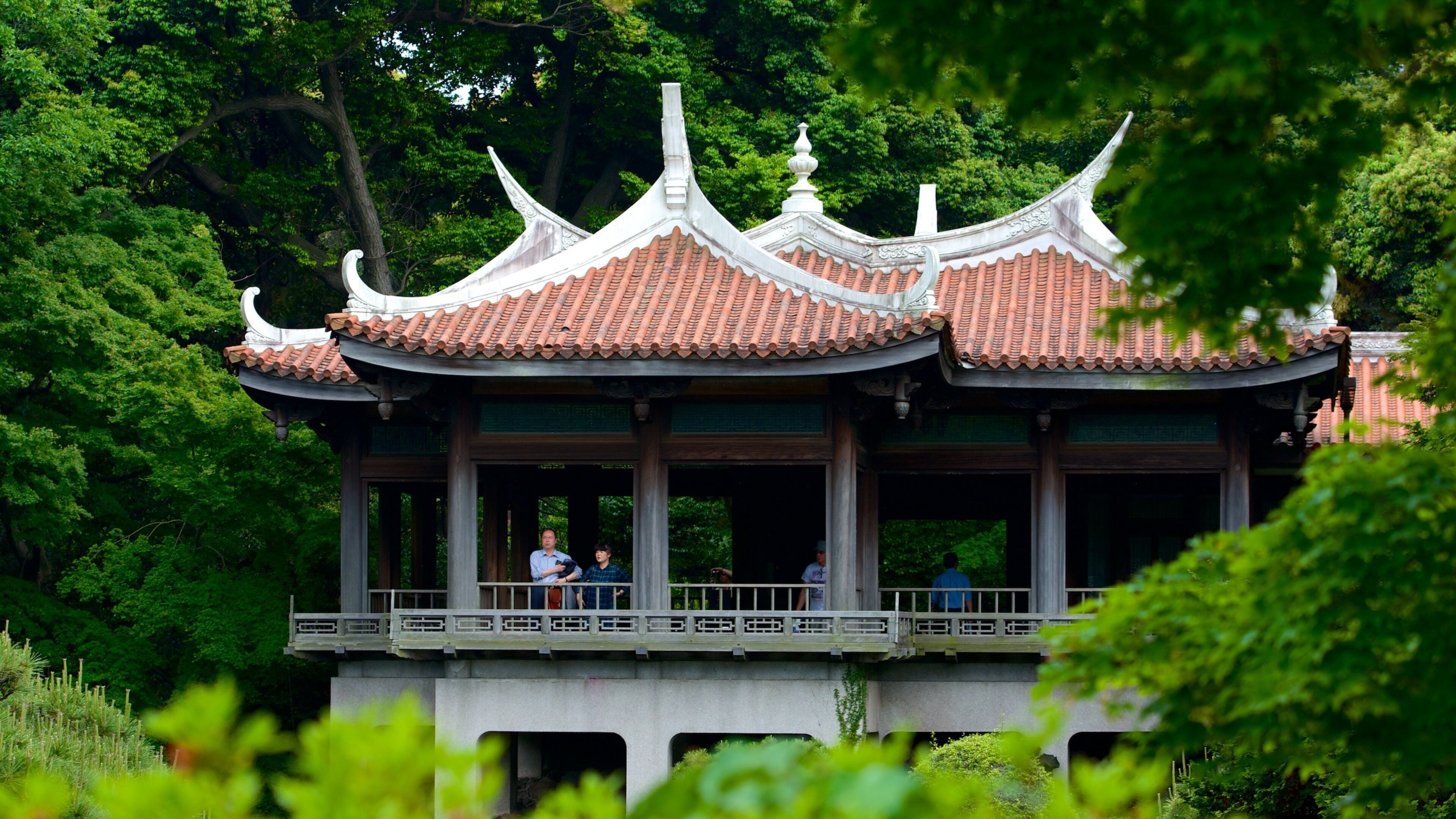 Shinjuku Gyoen National Garden featuring heritage architecture and a park