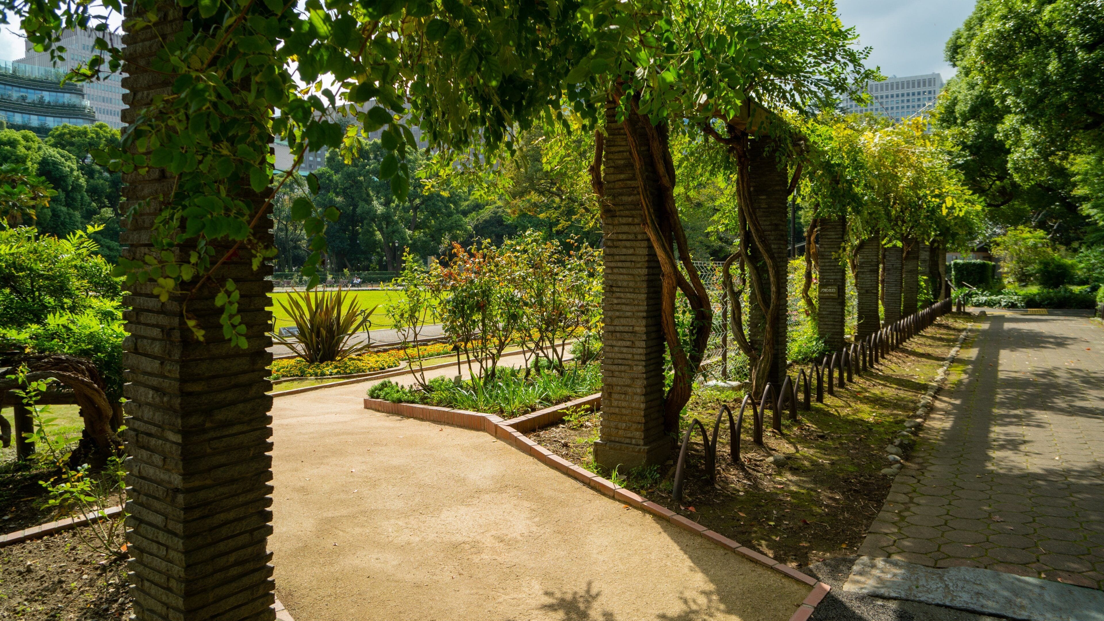 Hibiya Park which includes a garden