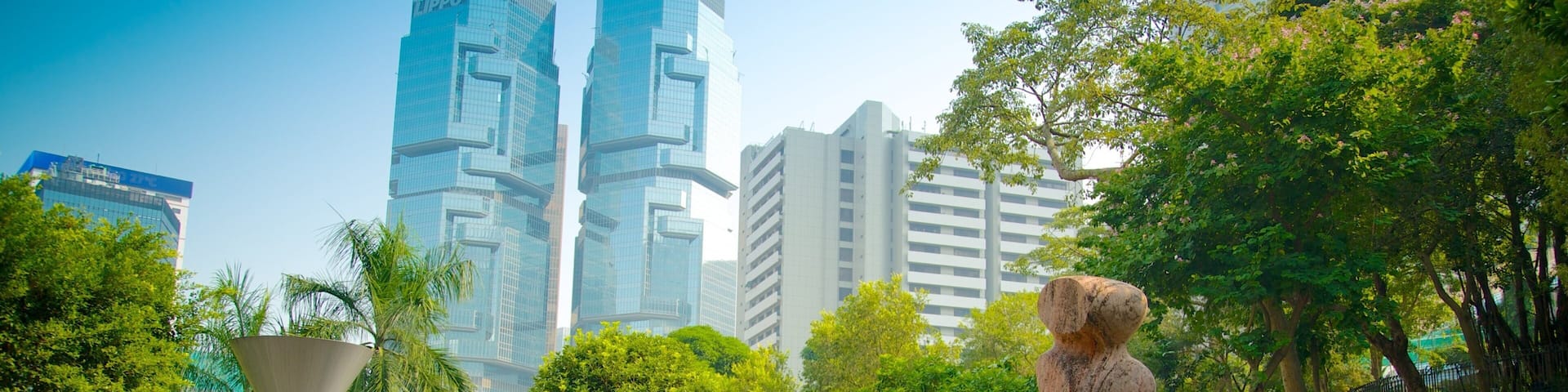 Hongkong-Park mit einem Hochhaus, Garten und Outdoor-Kunst