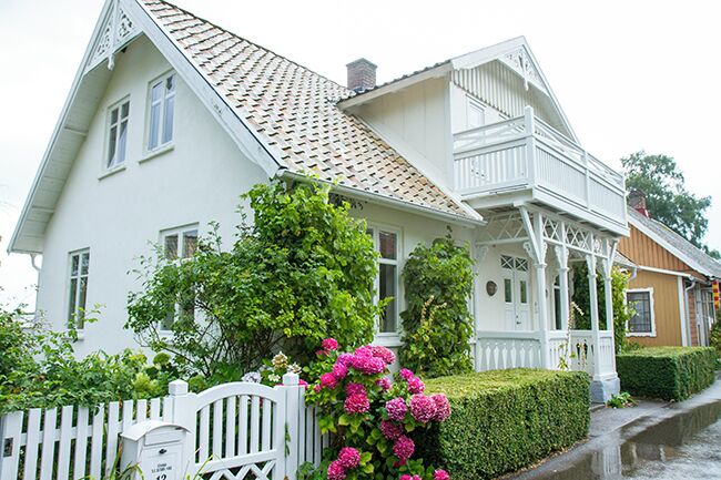 The old fishing village Arild has many traditional houses and beautiful small gardens.
Read more: http://www.travelwithallsenses.com/sweden-tourism-wine-tasting-arild/