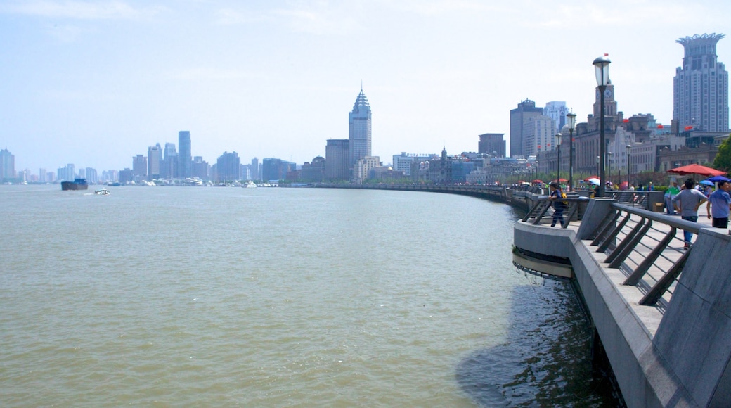 The Bund showing views, central business district and a city