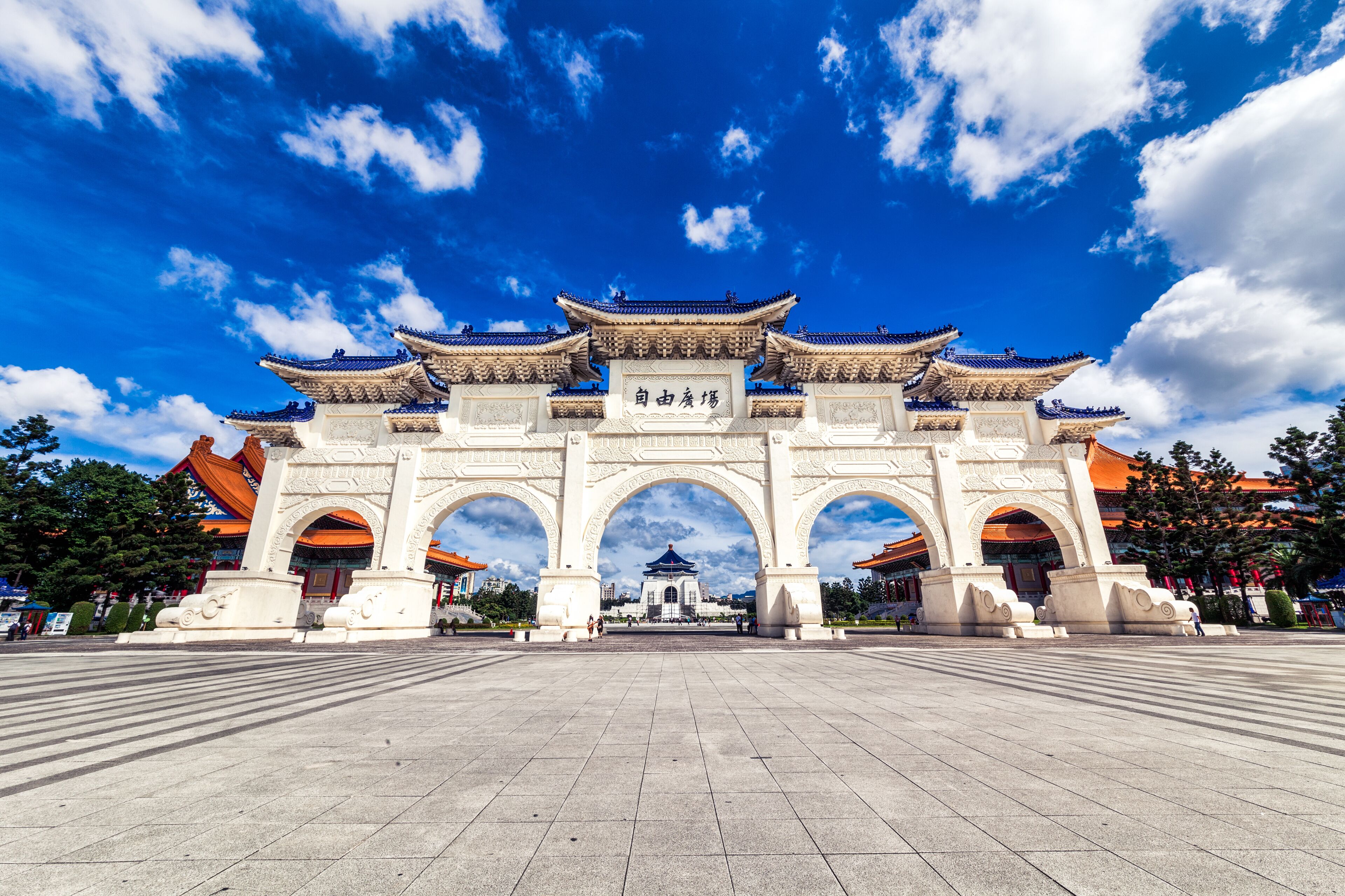 The main gate of National Chiang Kai-shek Memorial Hall , Taipei, Taiwan; Shutterstock ID 498212953