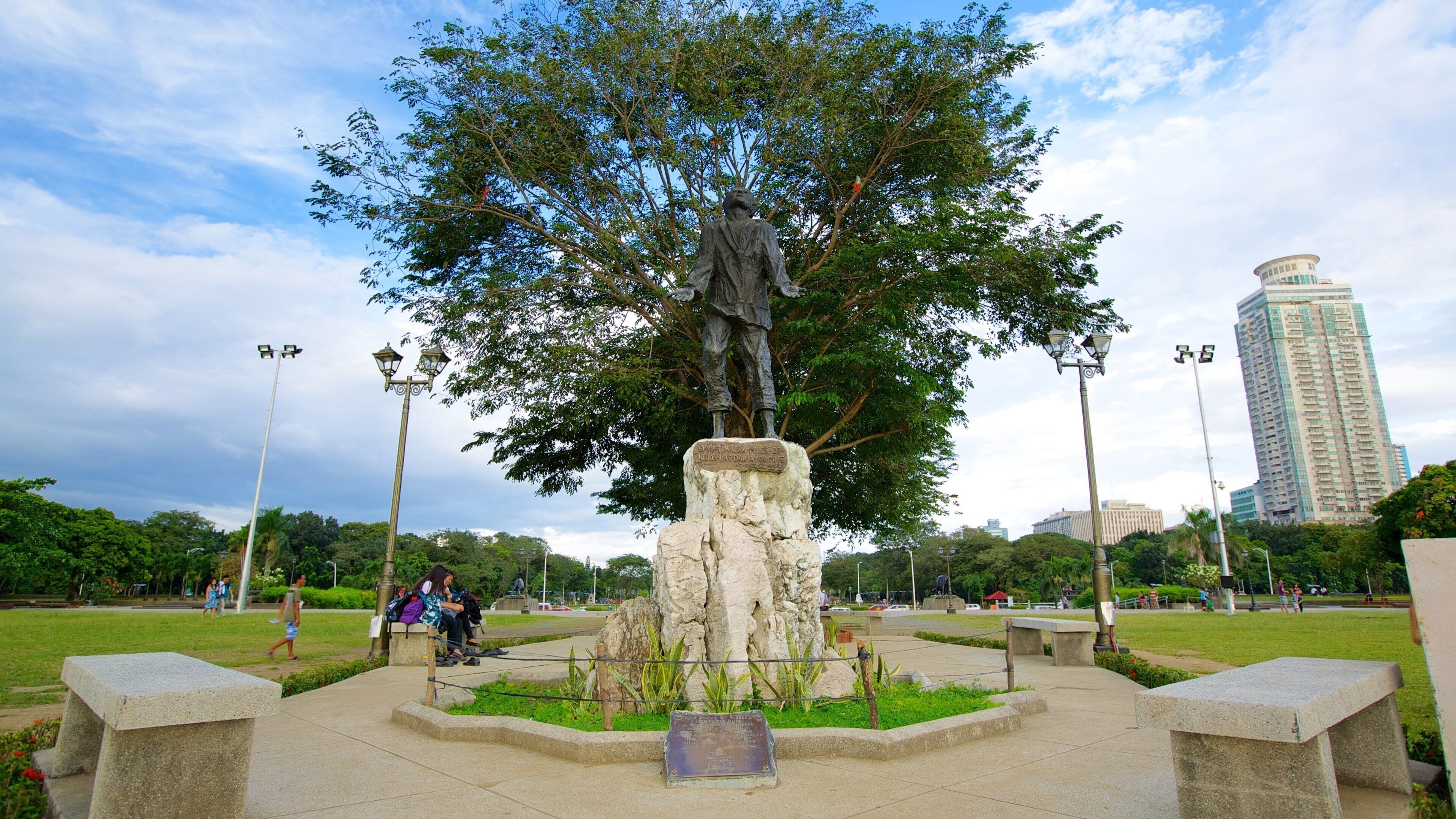 Rizal Park featuring a monument, a park and a city