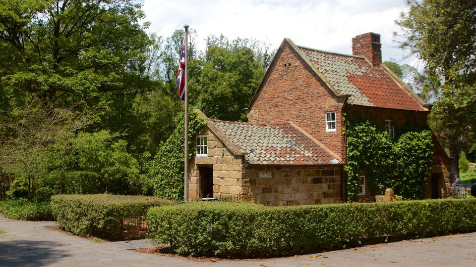 Fitzroy Gardens mostrando arquitetura de patrimônio, um jardim e uma casa