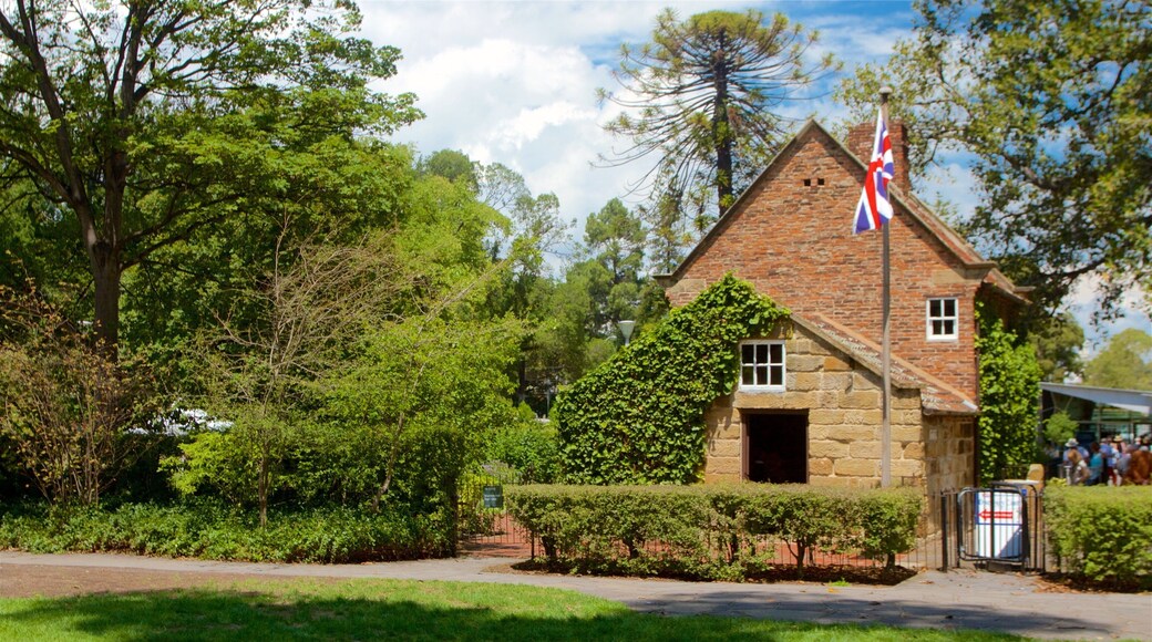 Fitzroy Gardens featuring heritage architecture, a garden and a house