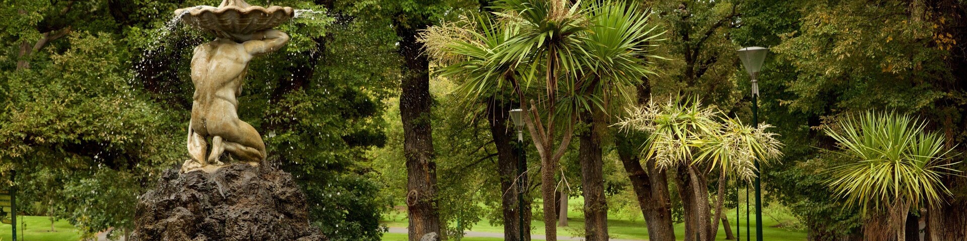 Fitzroy Gardens featuring a garden and a fountain