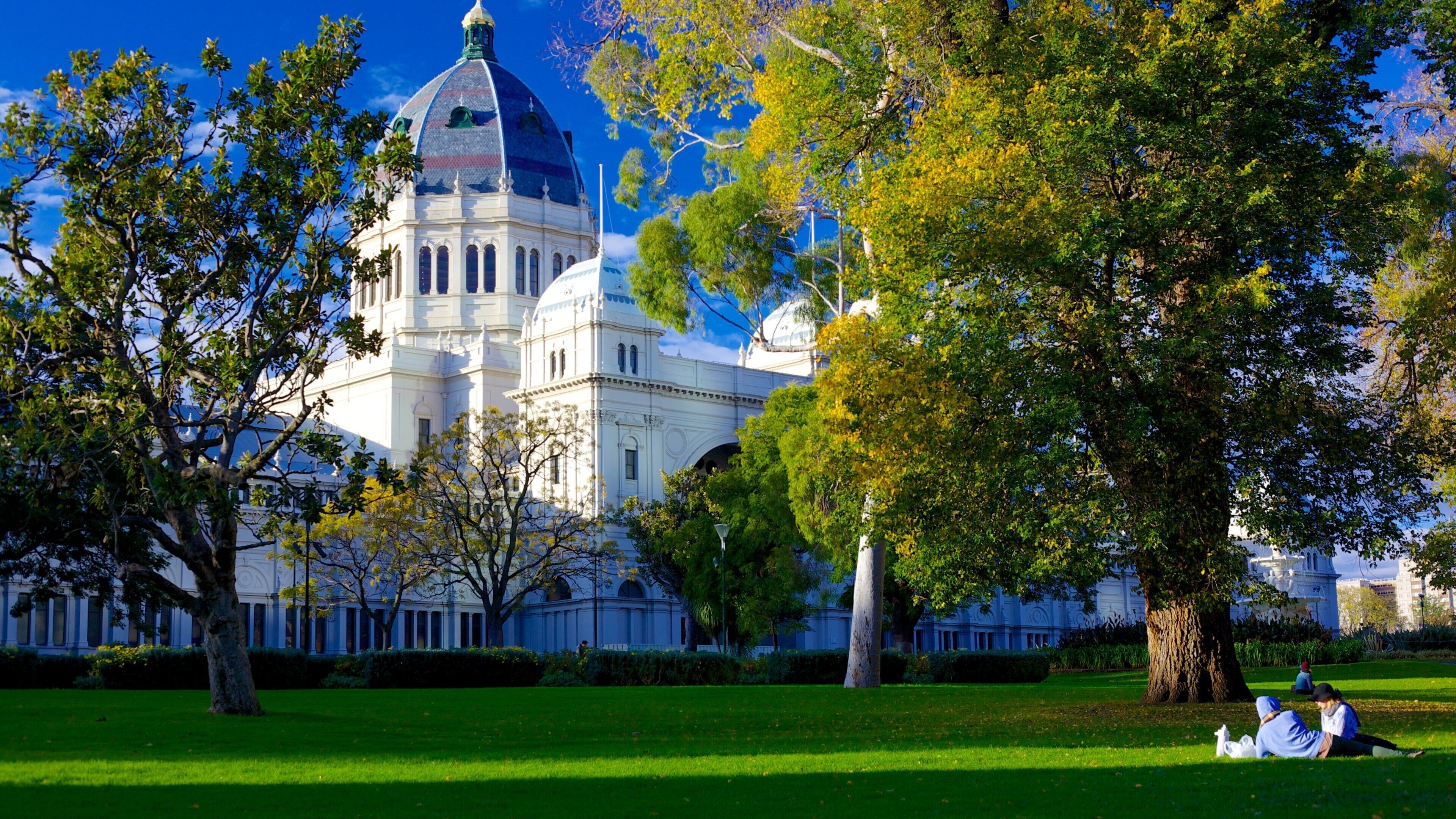 Carlton Gardens che include parco e castello o palazzo