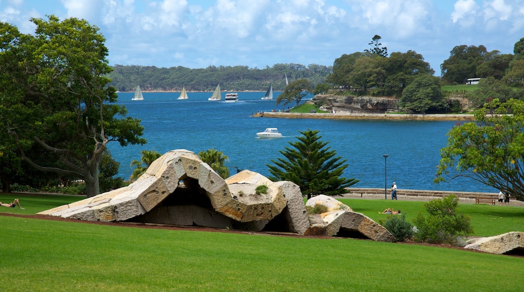 Royal Botanic Gardens which includes boating, a garden and general coastal views